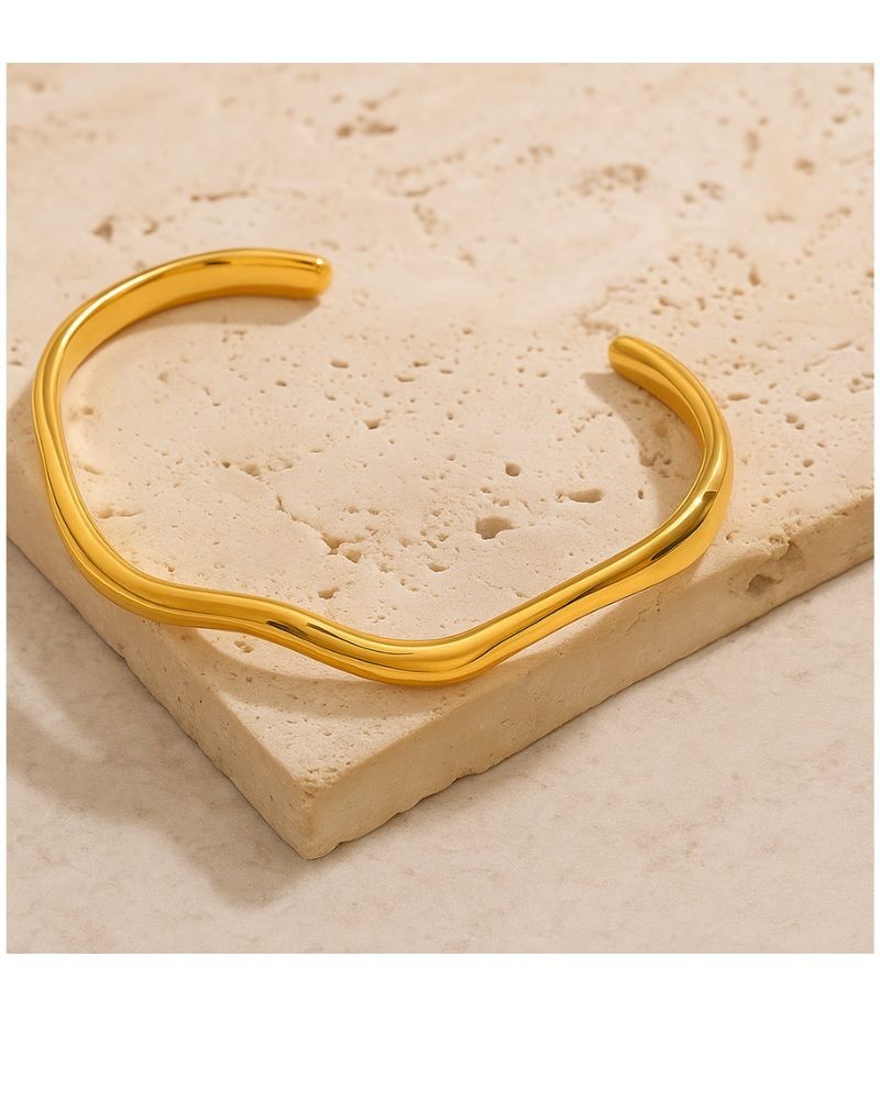 Bracelet Nayah doré – Jonc ondulé en acier inoxydable