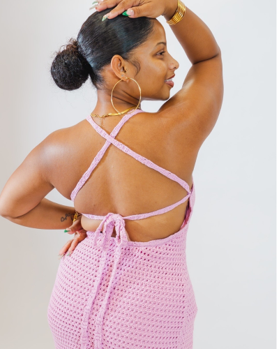 Robe crochet Naïa – élégance estivale en rose
